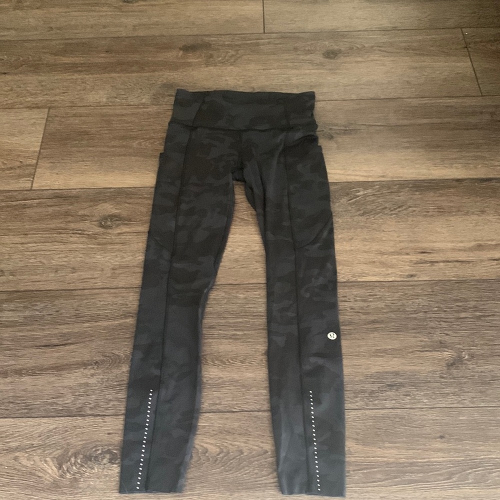 Lululemon size4